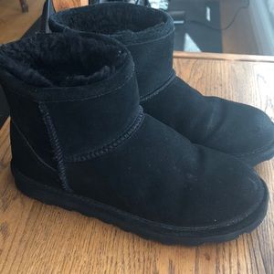 Bearpaw black suede ankle boots